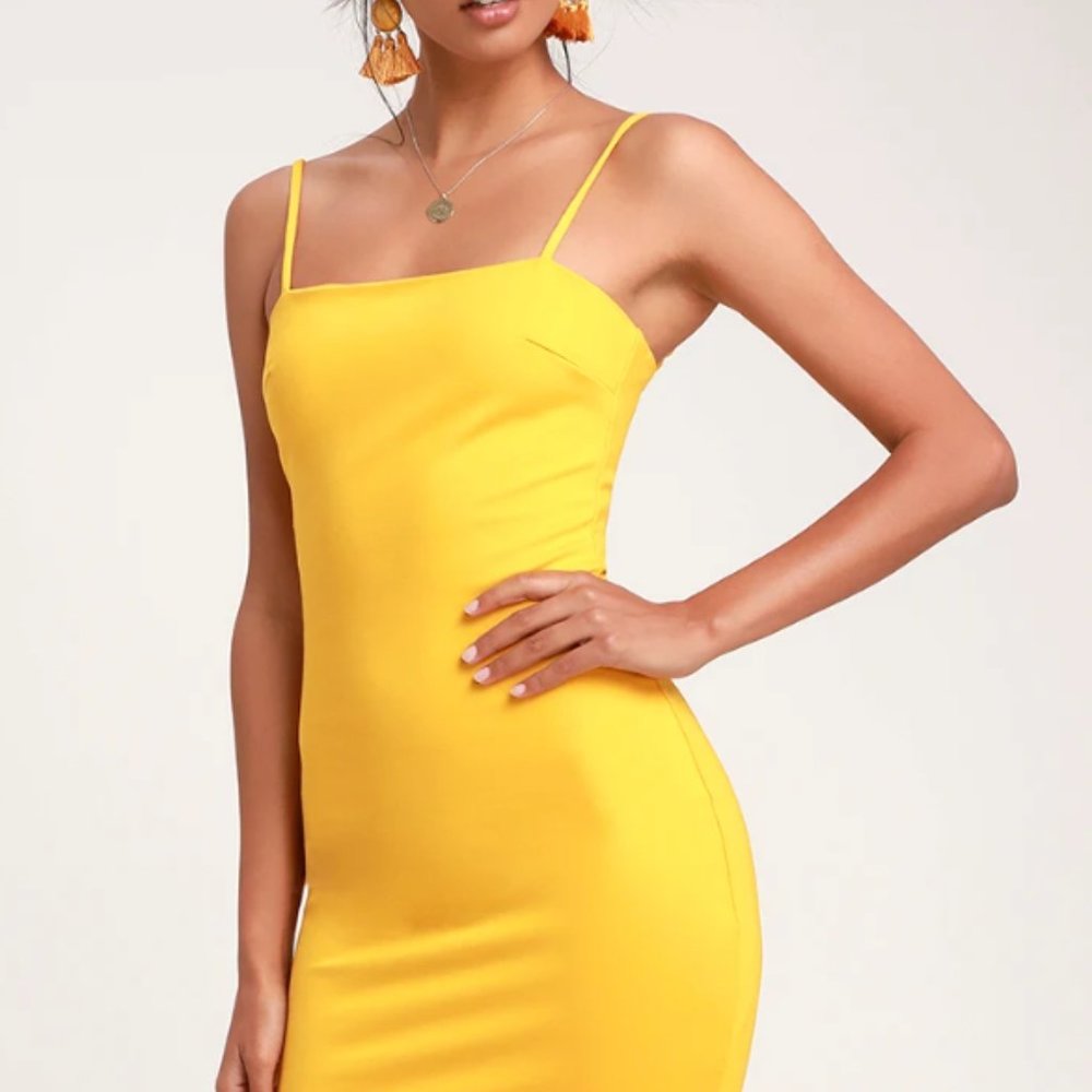 NWT Paulina Yellow Bodycon Midi Dress M yellow